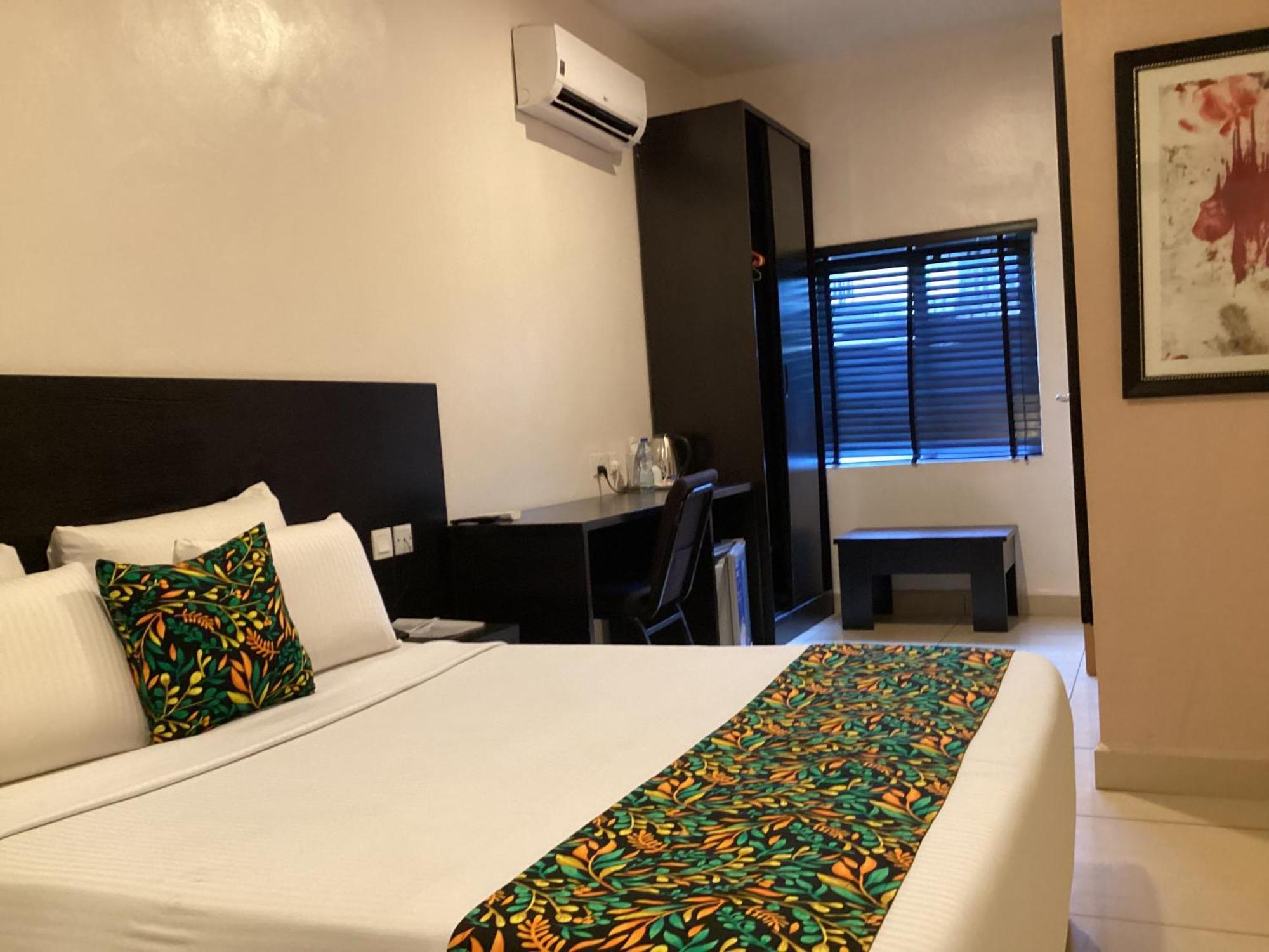 Adis Hotels Prime イバダン エクステリア 写真
